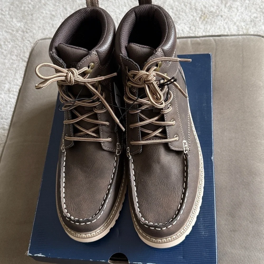 NIB Izod Miles lace-up boot